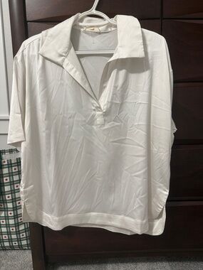 eesome White Collared Satin Blouse